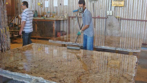 More than 100 factories in Brazil do not hone the slabs prior to resining them. Many producers simply cut the slabs, dry them, then apply resin and send them through the polishing process.