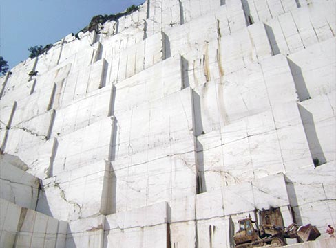 Thassos is the number one stone exported from Greece and is quarried from the northern Greek island of Thassos.  Although there are a dozen or so quarries, only about half of them are fully operational, and only half of those can produce significant quantities of premium white in larger slabs. Thassos that is pure white is very rare, and it is difficult to get large slabs that are of good quality. That’s also the reason that the price has gone up, said Nick. 