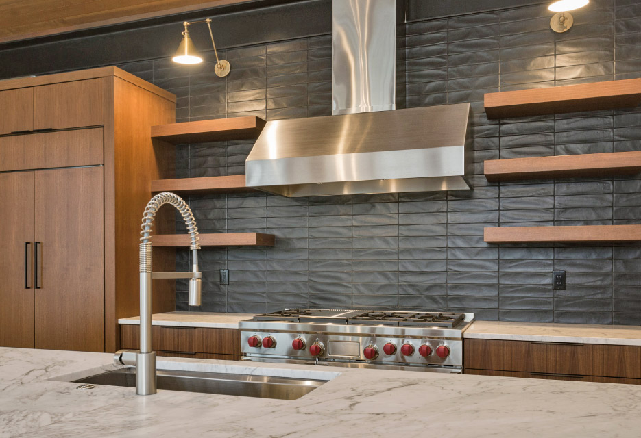 Traditional and rustic, to ultra-modern, these  kitchen and bath installation samples illustrate the range of Tile & Light Art’s design capabilities.  Customers can select from a wide range of natural and engineered stone materials from the Tile & Light Art half-acre slab yard.