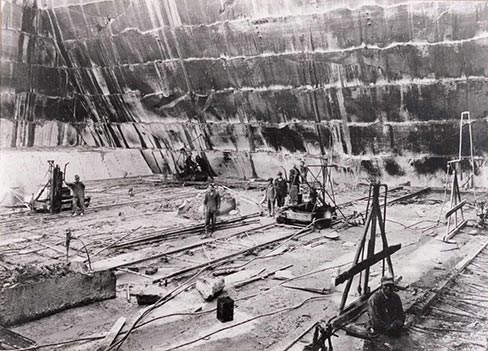 The cutting floor at the Schuyler quarry in 1915, still the source of Alberene soapstone.