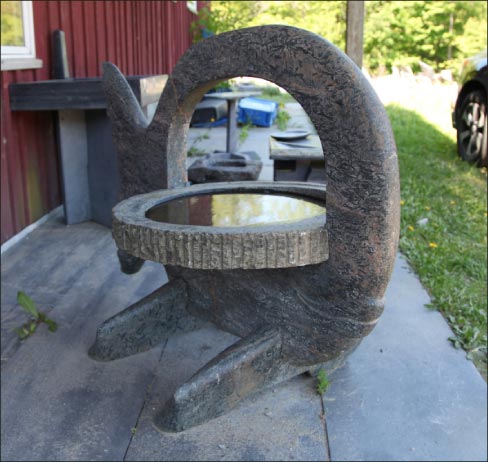 This polished schist sculpture is sitting on honed Galaxy schist planks.