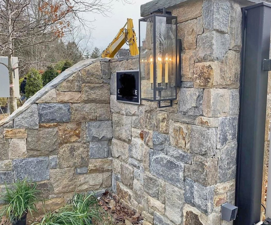 Montauk Blend Ashlar, Stone provided by Masonry Depot.