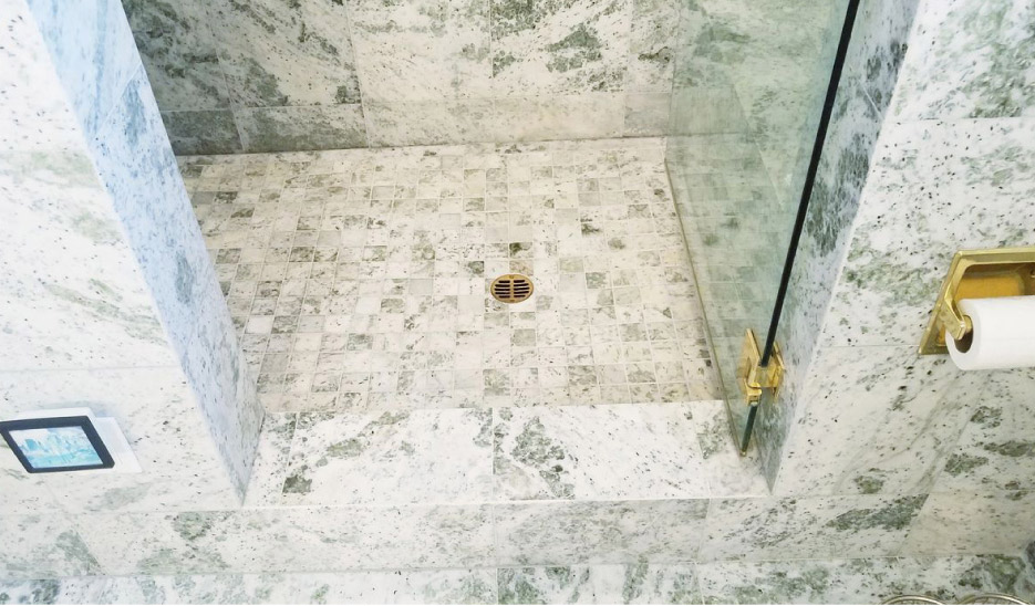 This 20-year-old marble shower has had no water discoloration problems, likely due to the dry-pack mortar bed and traditional water-in/water-out installation system.