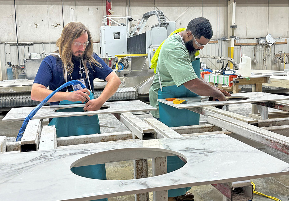 Fabricators Get Up to Speed on Porcelaim and Sintered Materials with ISFA’s Mineral Surfaces Program